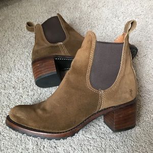 Frye Sabrina Suede Chelsea boot